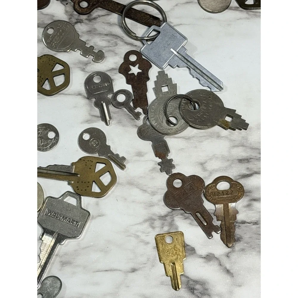 VTG KEYS 113 OVER 1LB~ GM, HOUSE, MASTER, VW, SAMSONITE, CHICAGO LOCK ETC (2593)
